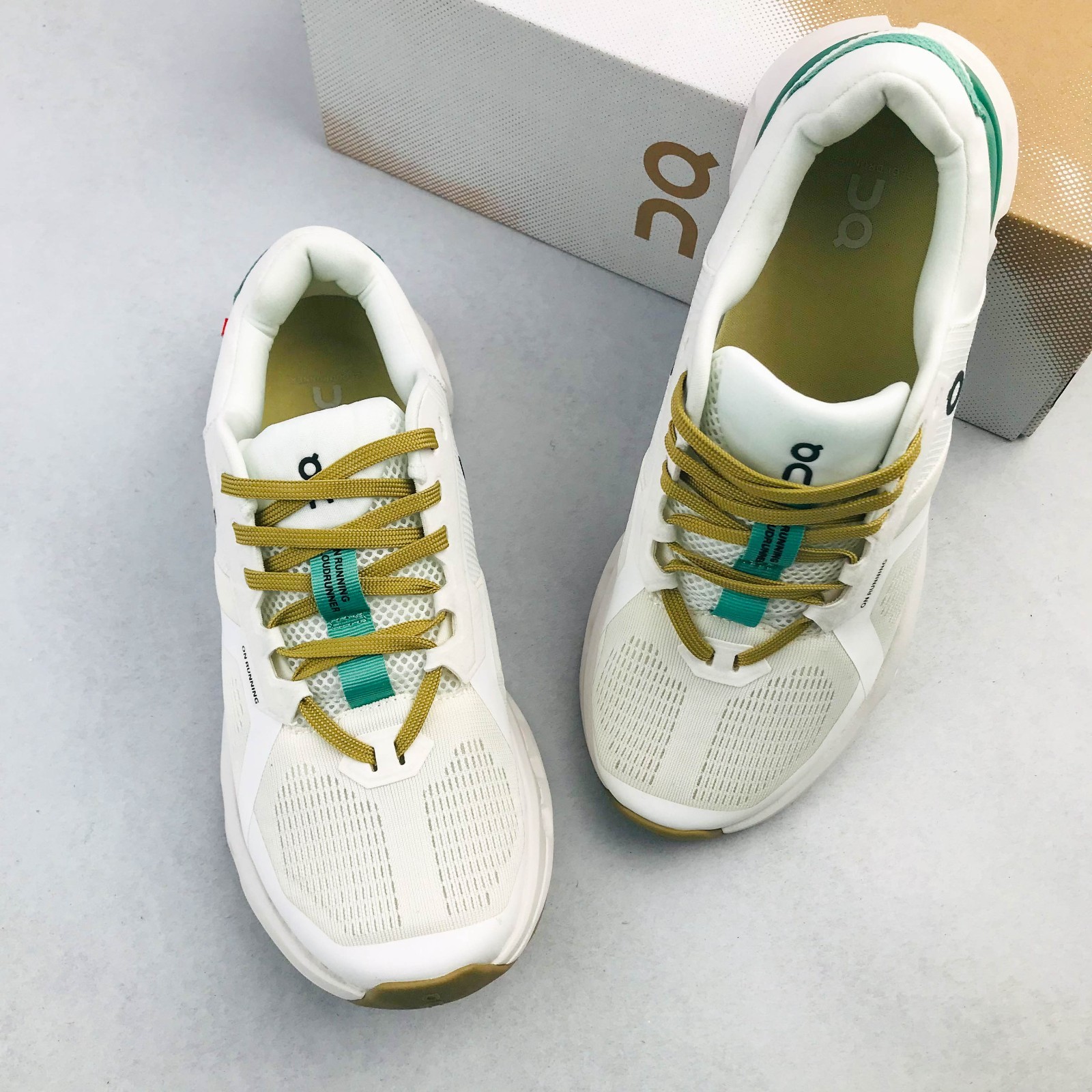 ON Cloudrunner 2 Green Running Shoes Support Cushion Superfoam Sneakers US 6-9