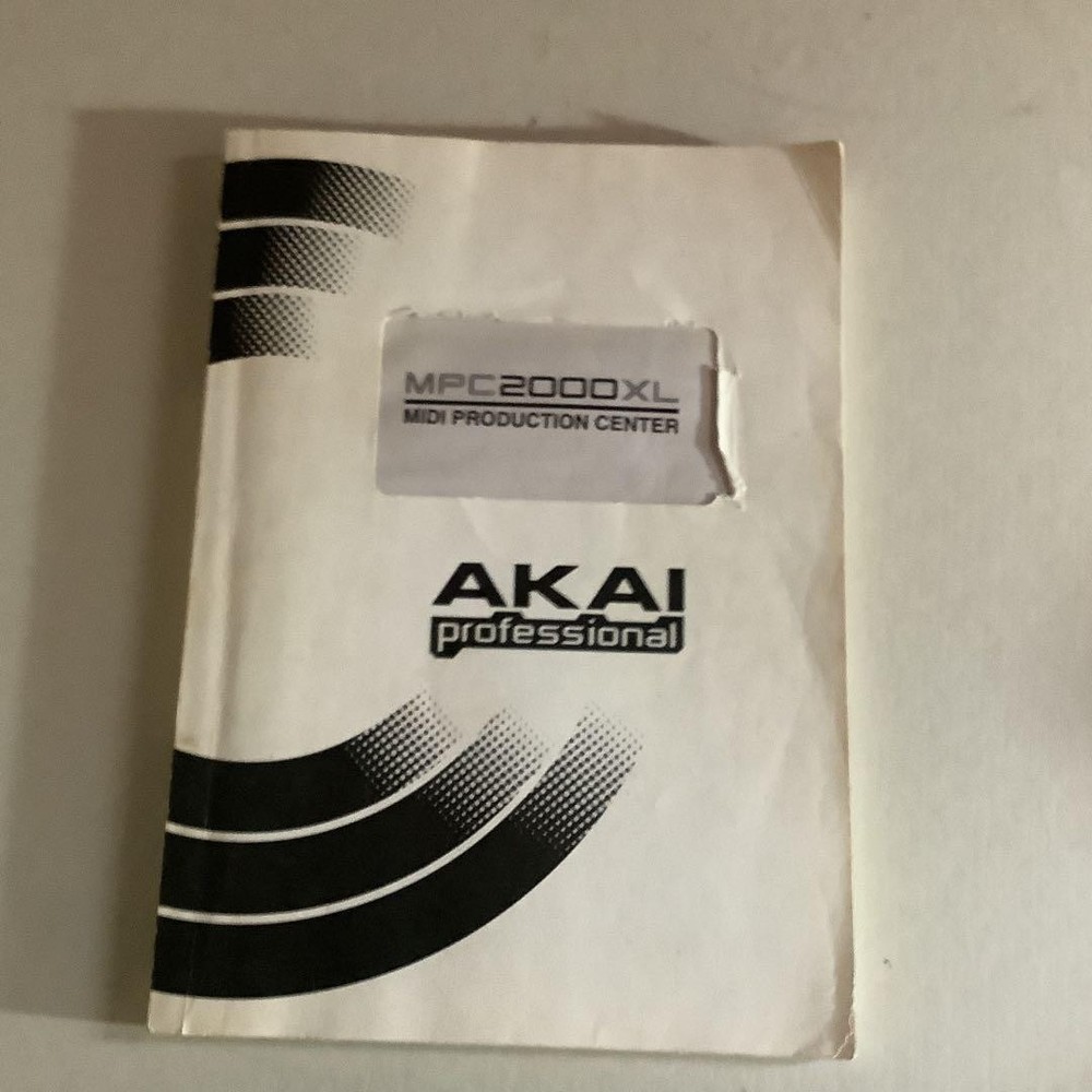 AKAI MPC2000XL sampler