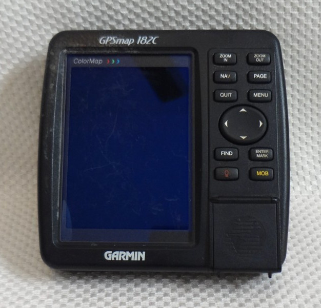 GARMIN GPSMAP 182C MARINE CHART PLOTTER FISHFINDER GPS UNIT w/ MOUNTING KNOBS