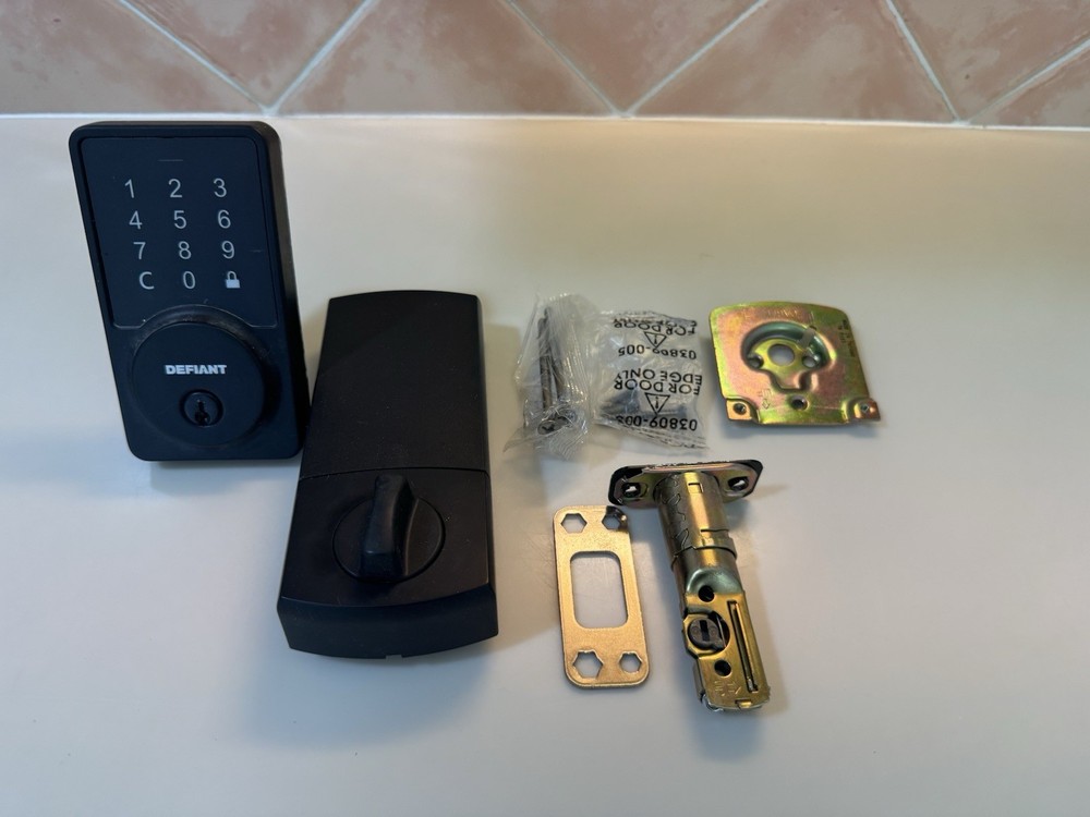 Defiant Smart WiFi Deadbolt Lock Matte Black – Keyless Entry – Used