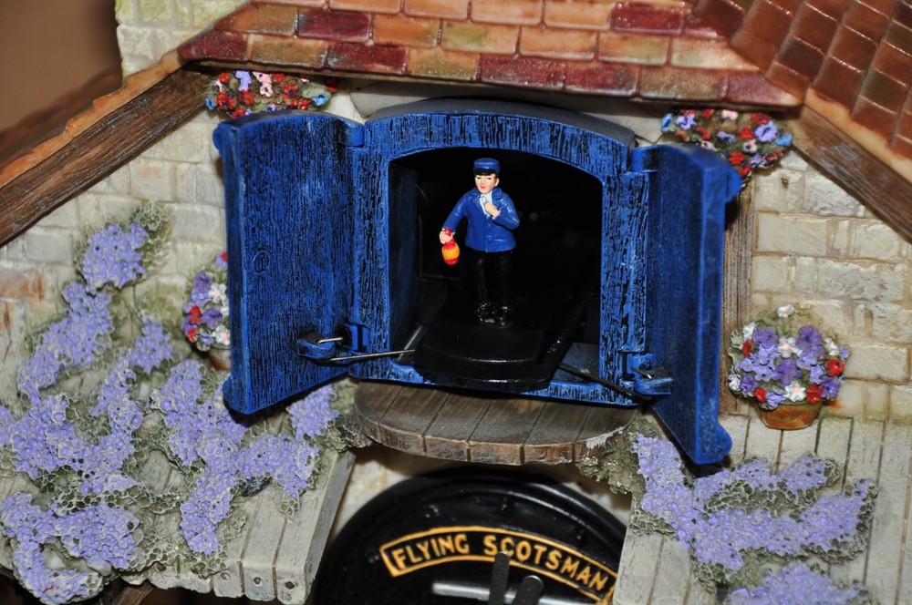 Bradford Exchange Flying Scotsman Cuckoo Clock - Part Working