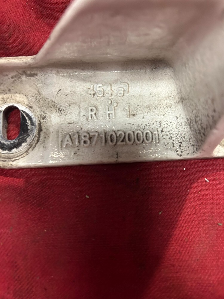 FREIGHTLINER CASCADIA DOOR HINGE A1871020001