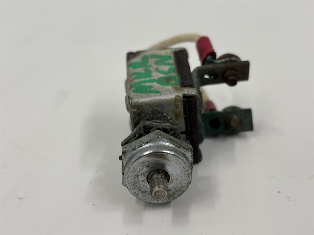 1960 Cessna 210 A 2 Prong marker Beacon Control push pull Switch 0713026-4