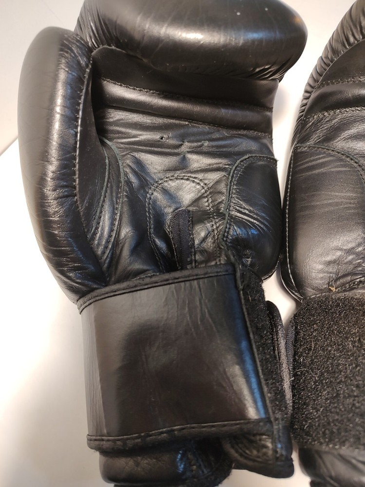 Primetime Boxing Gloves. 16 oz. PT 600 16 BV. Hook and Loop.