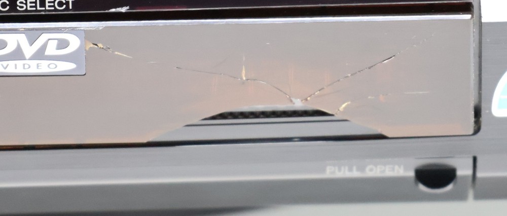 Sony DVP-C670D 5-Disc Changer - CD/DVD Player With RCA Cables Bundle