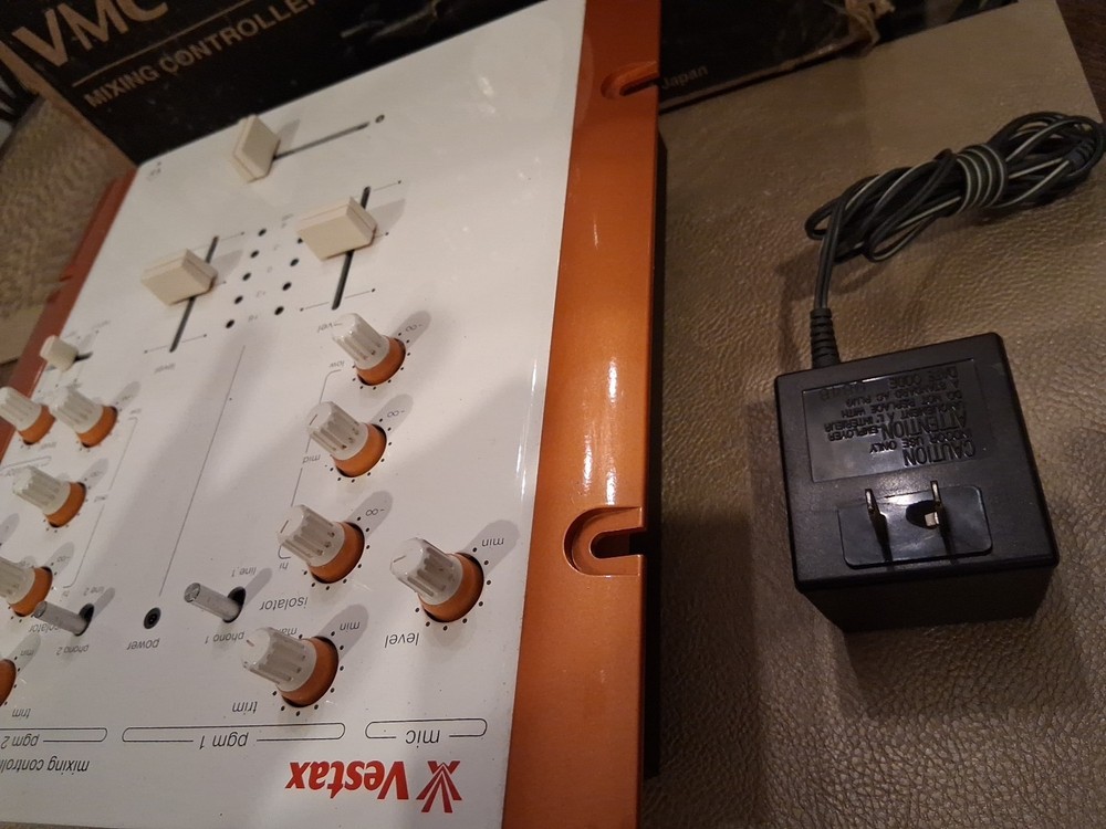 Vestax VMC-002XL Mixing Controller (Mint)