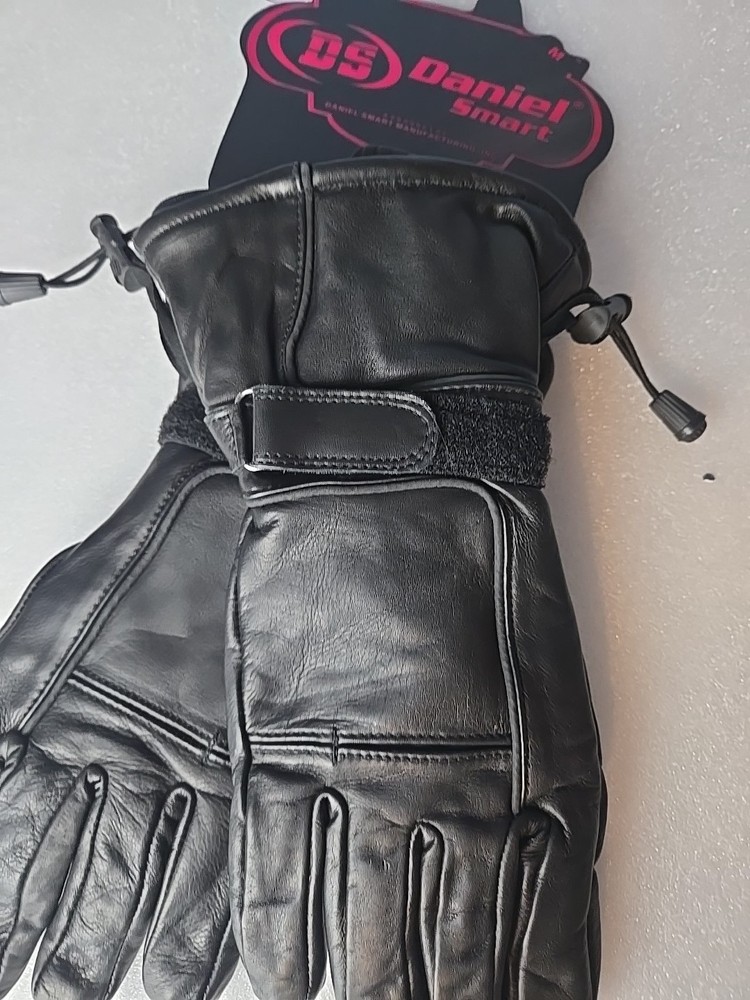 Daniel Smart Womens Size Medium Black High Performance Insulated Gloves DS71 NWT