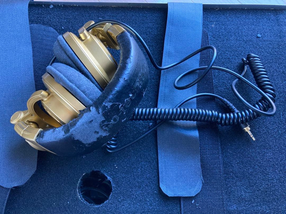 Native Instruments Traktor Kontrol S4 MK1 DJ Controller Case Headphone Tested