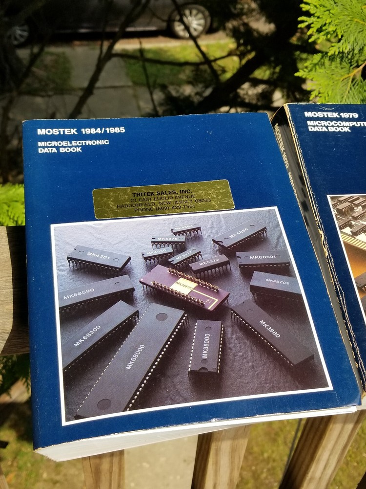 4 VINTAGE MOSTEK MICROELECTRONICS BOOKS MEMORY DATA 1979 MICROCOMPUTER 1984, '85
