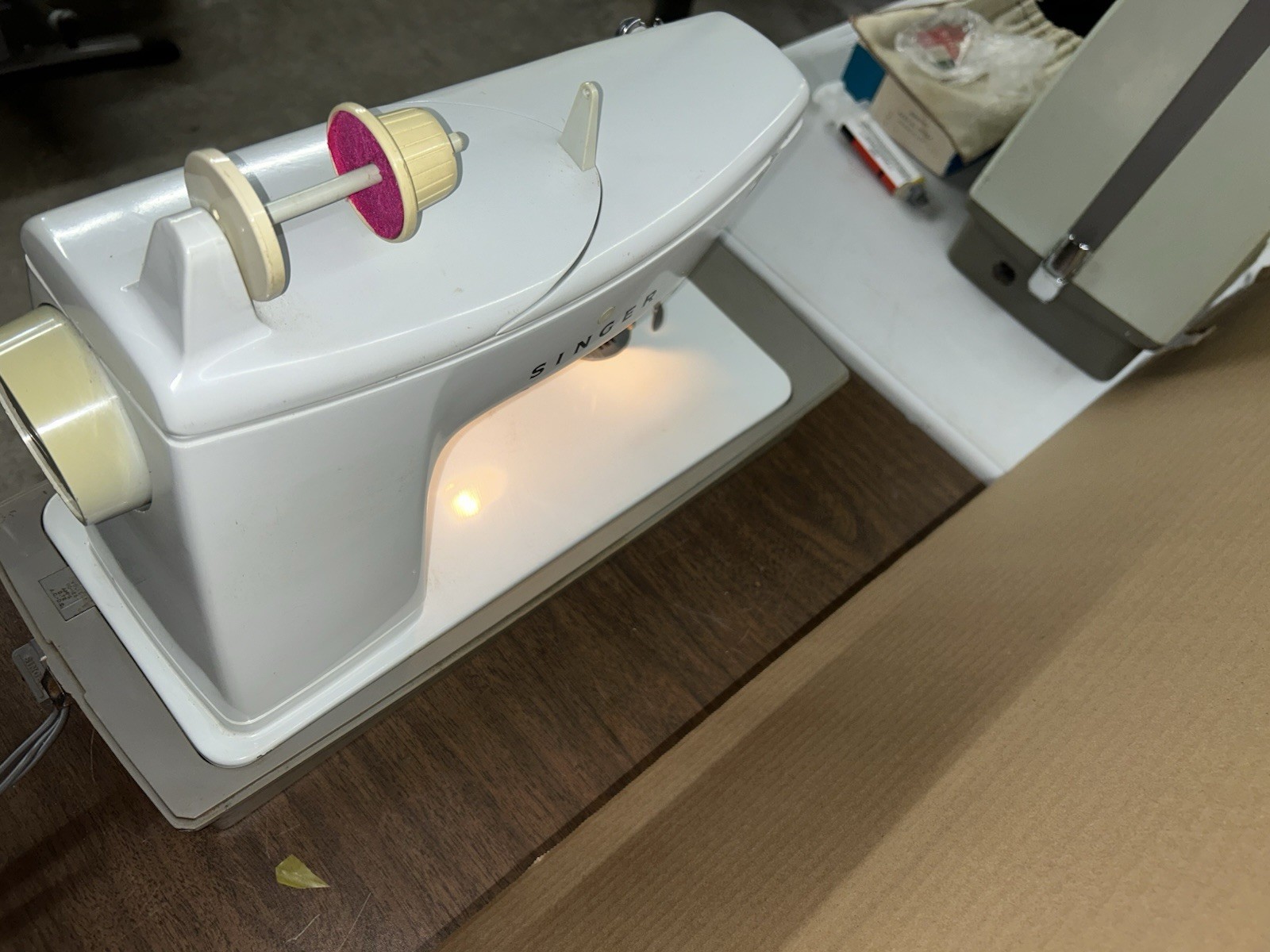 Singer Model 603E Sewing Machine - Touch & Sew - NO Pedal - Seems to run SMOOTH