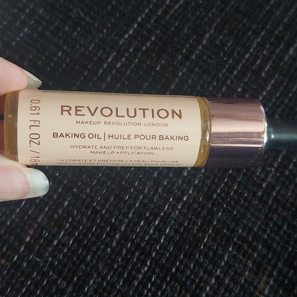 new makeup revolution baking oil