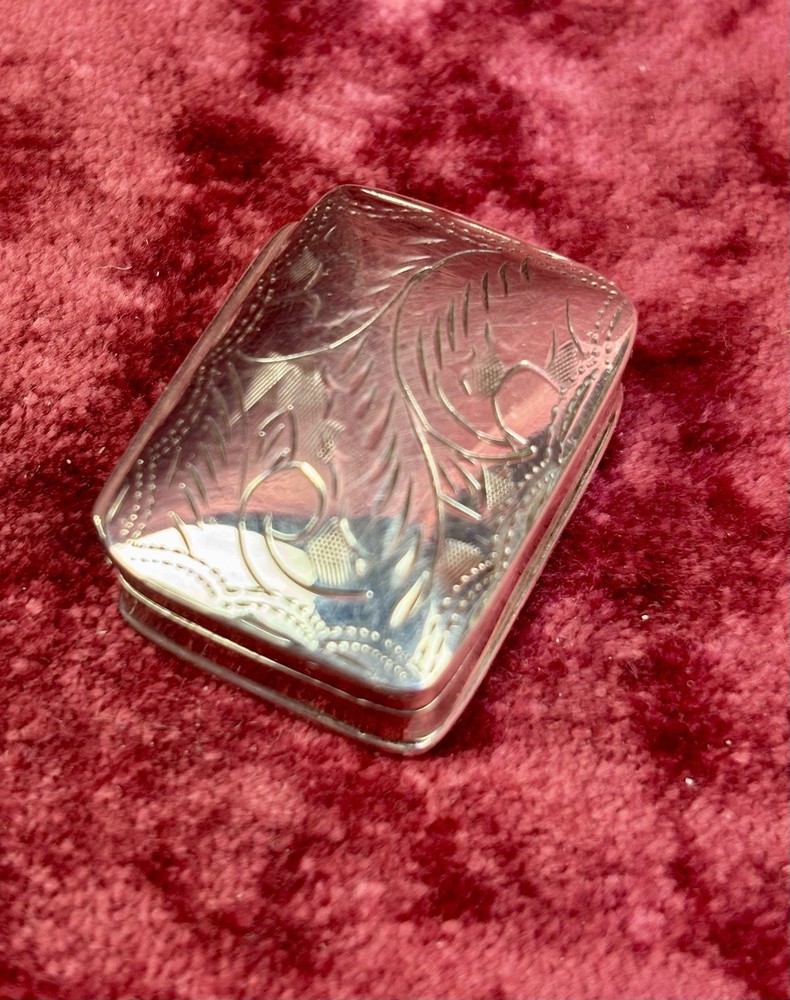 A Very Attractive Solid Silver Hallmarked Pill Box. Mark Houghton