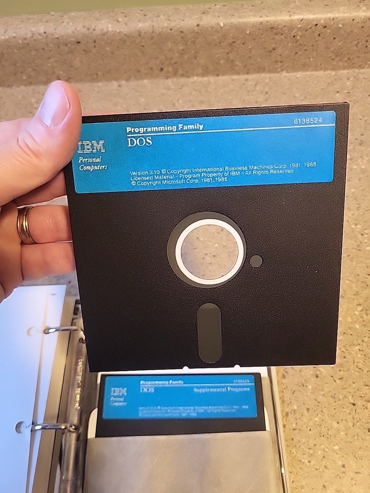 IBM Disc Operating System Version 3.10 Reference 6138519 DOS plus Floppy disks