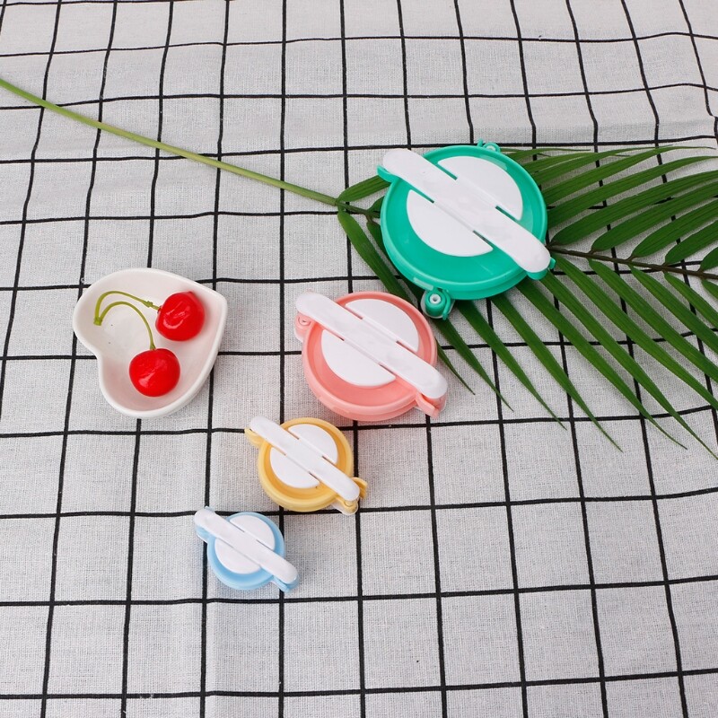 4 Sizes Pompom Maker Fluff Ball Weaver Needle Knitting Wool DIY Tool Craft Set