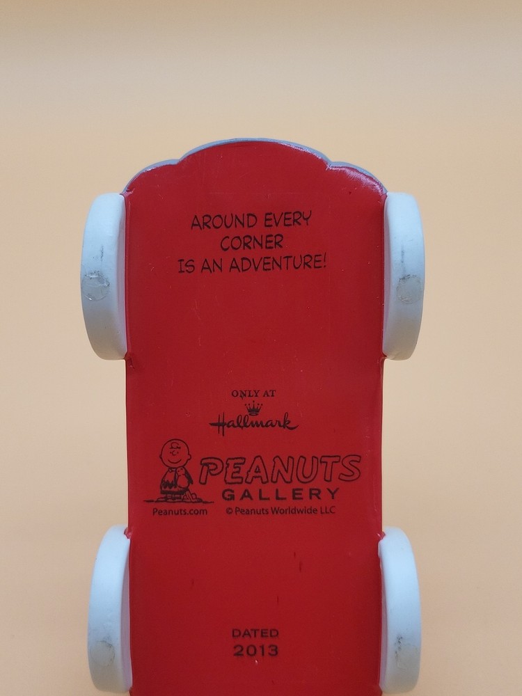 Peanuts Used 2013 Hallmark Water Snow Globe Red Car.