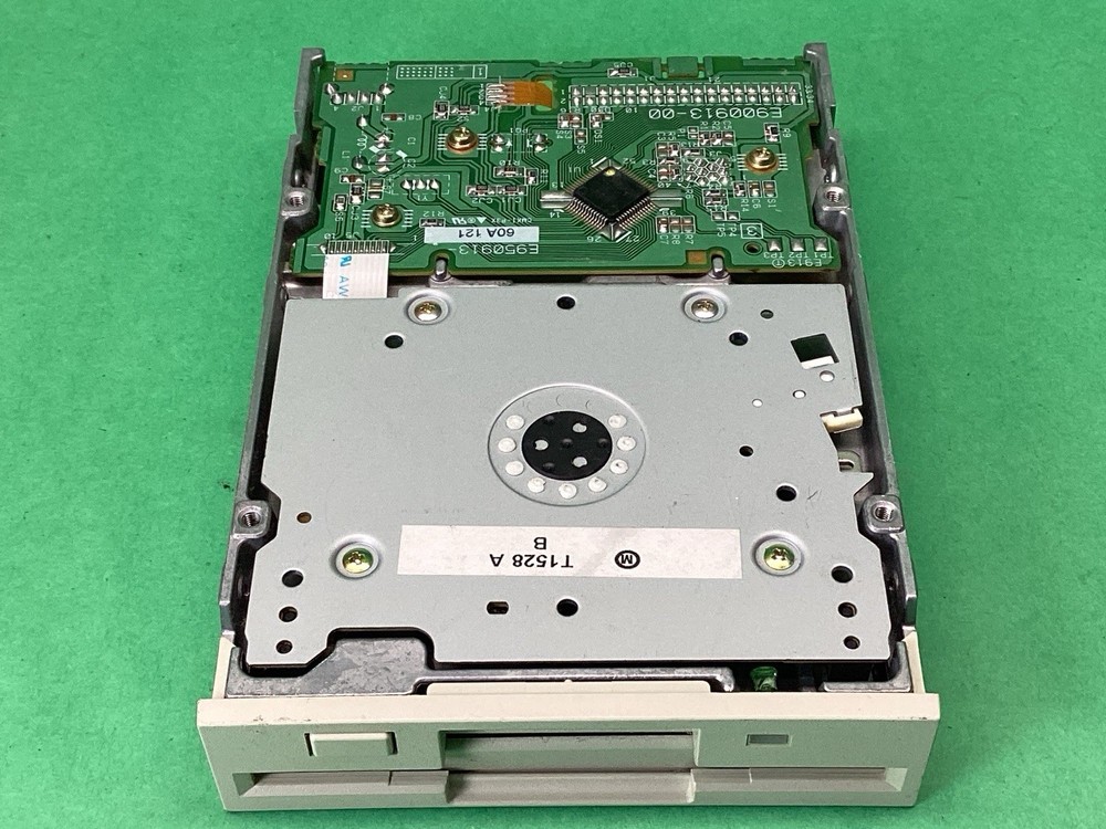 TEAC FD-235HF 3.5” Floppy Internal Beige Disk Drive - 193077B2-91 - UNTESTED