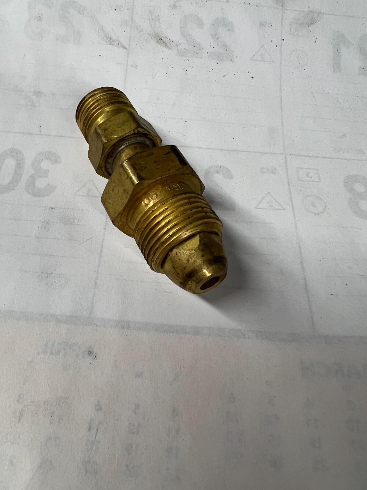 CGA-320 to CGA-580 Adapter CO2 to Argon - Superior A-809 / Western 806