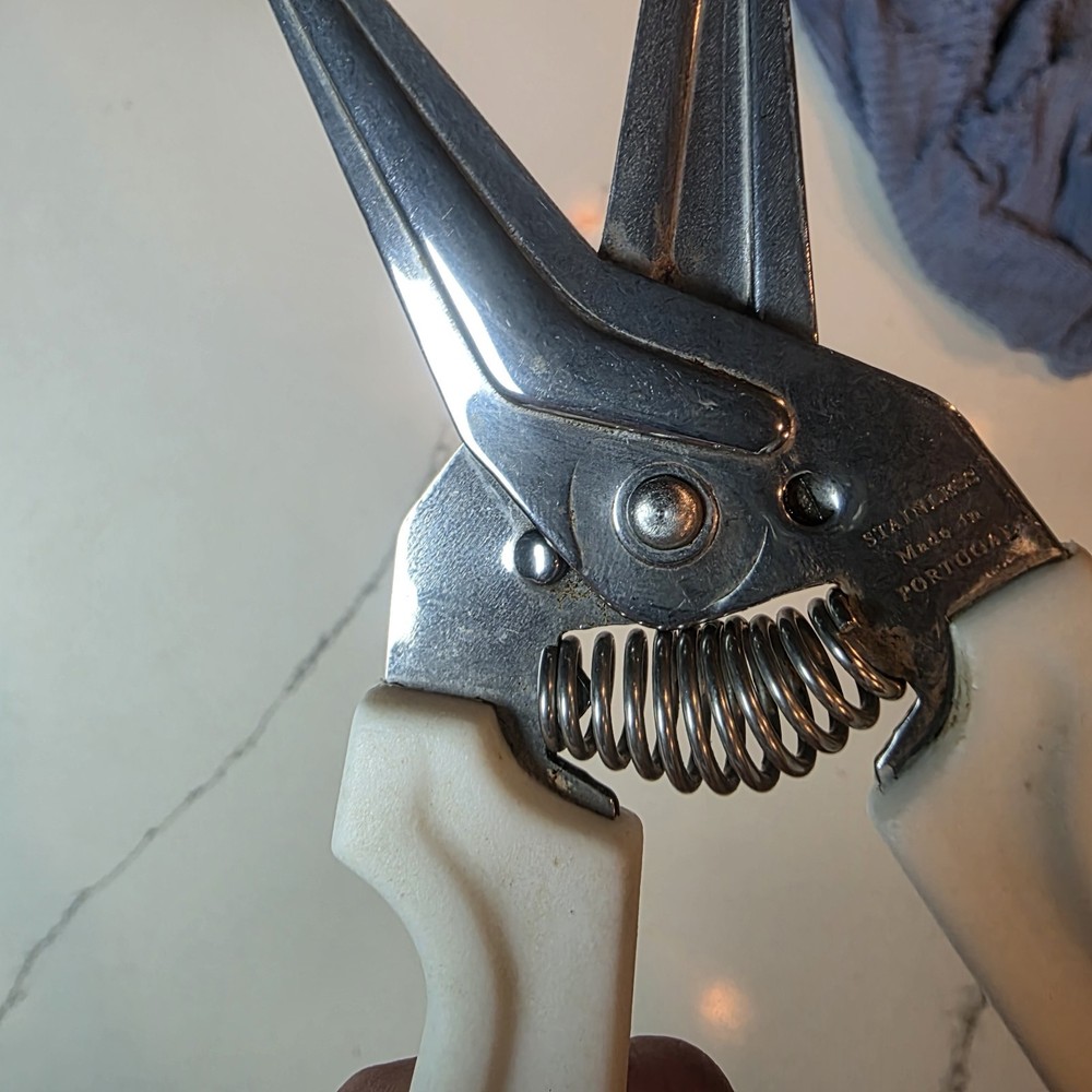 Pampered Chef Multi-Purpose Kitchen Shears/Scissors White 1075 NO HOLDER