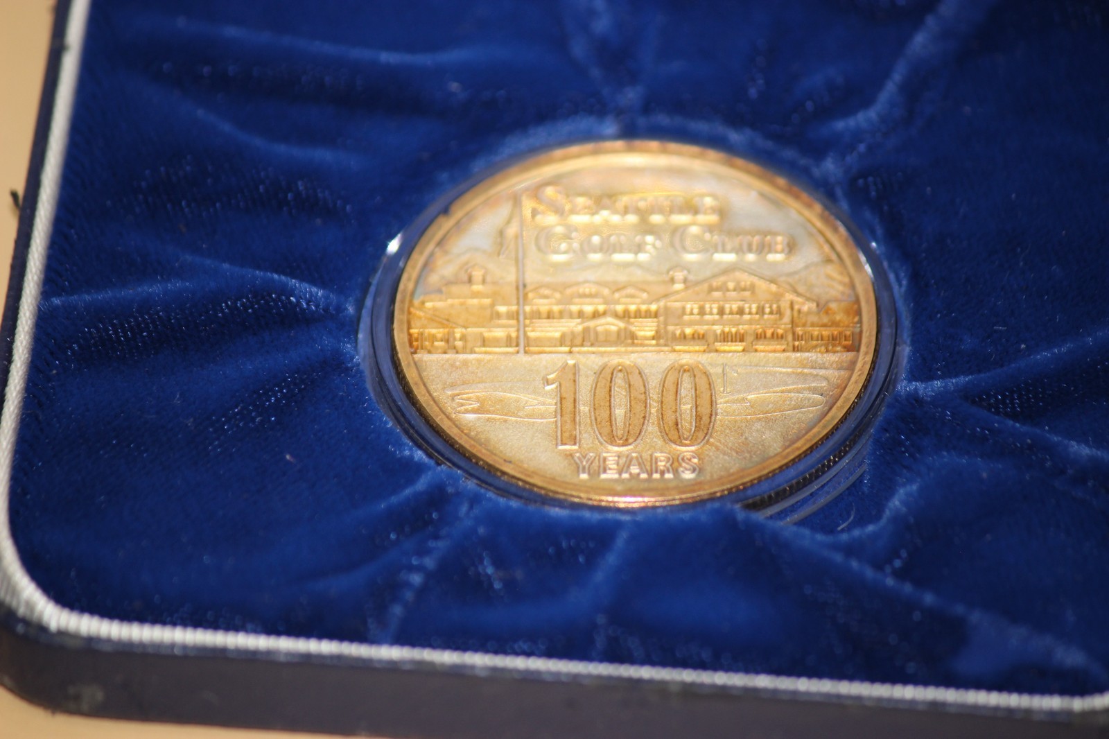 Seattle Golf Club Centennial 1900-2000 1 troy ounce Silver Gold Overlay Coin COA