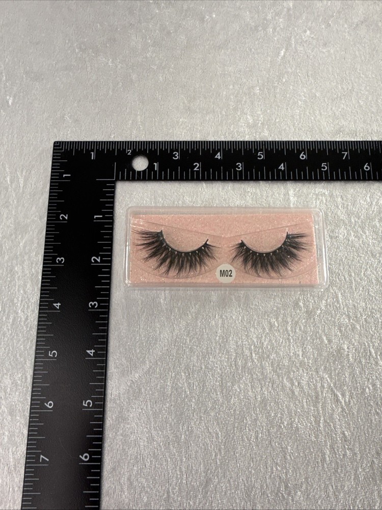false eyelashes #M02