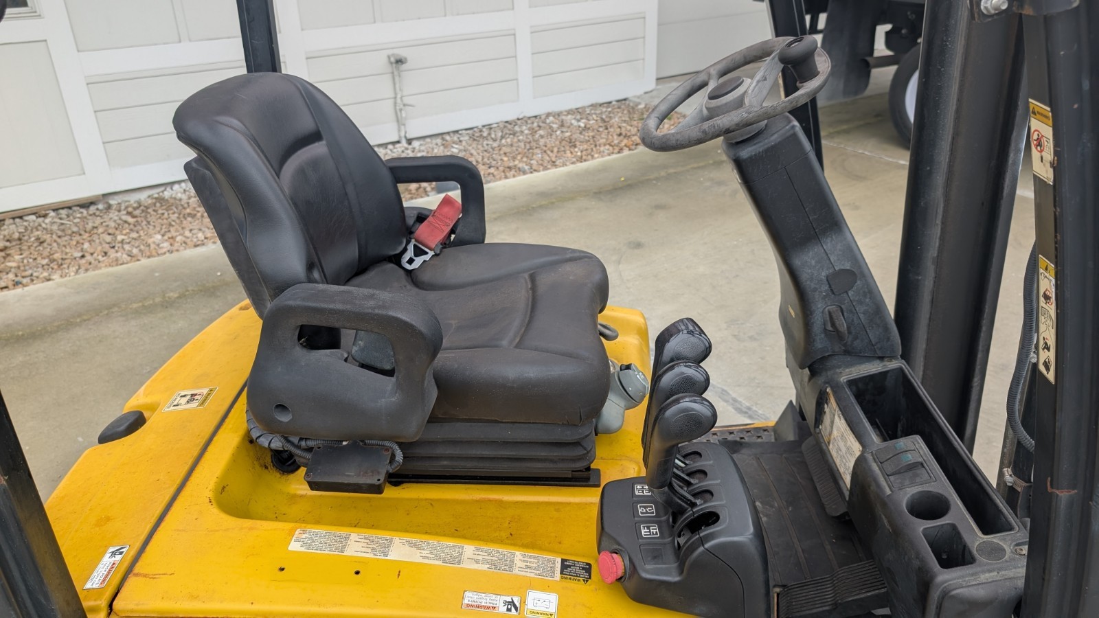 Yale 36V Electric Forklift, 3000# Capacity, Triple Stage Mast, ERP030VTN36TE082