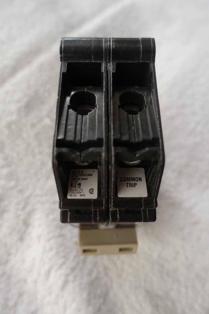 eaton 15a chf2115 circuit breaker M1641