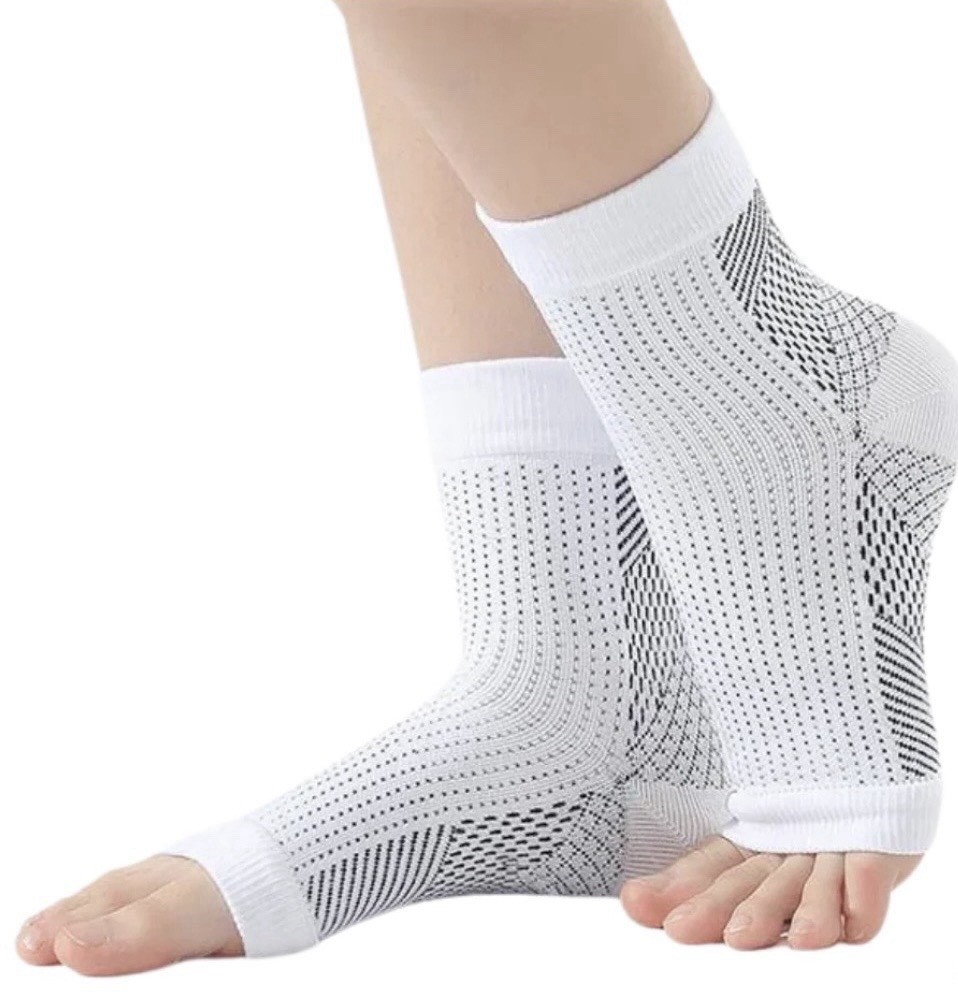 2 Pairs SoothRelieve Compression Socks Women’s Large OPEN BOX UNUSED