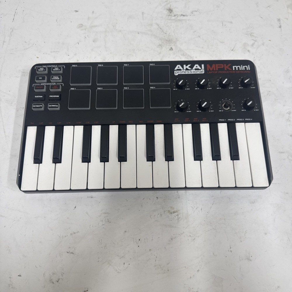 AKAI Professional MPKmini *READ*