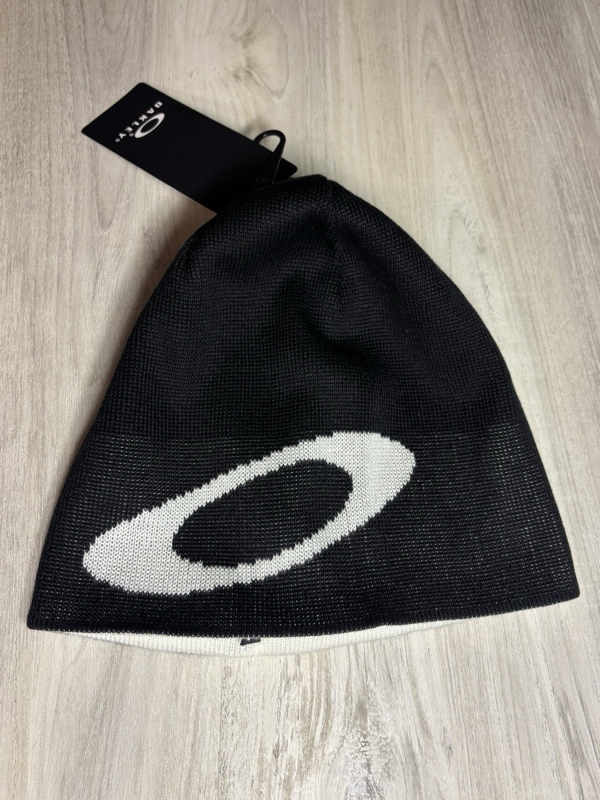 Oakley Black Beanie Ellipse White Reversible Y2K