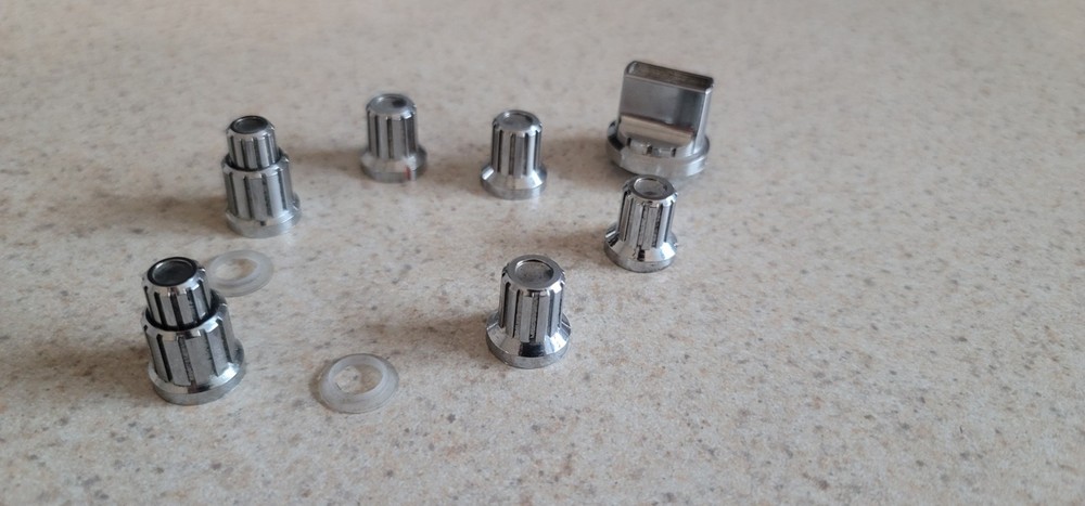 KNOBS  FOR  CONTROLS  FOR  CB  RADIO  COBRA  148GTL