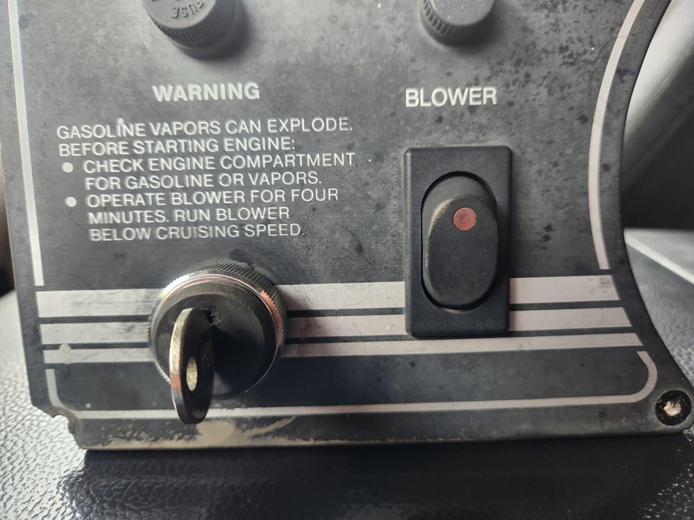 1993 Crestliner 175 Boat Ignition Switch Panel W/Blower Switch & Ignition Switch