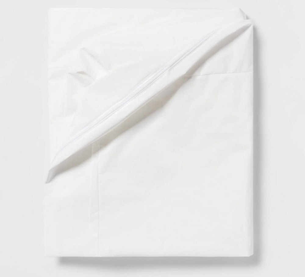Room Essentials Full Waterproof Zippered Mattress Protector A4