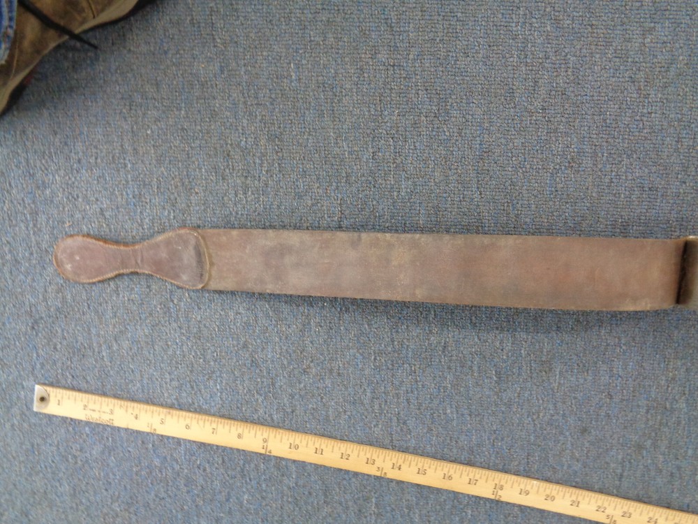 VINTAGE LEATHER RAZOR STROP