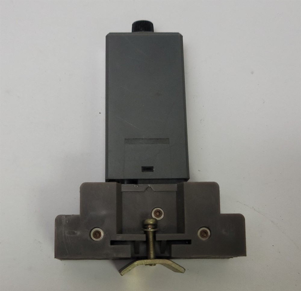 Idec RTY-D40 Timer Relay , 100/120VAC Coil, 3 Amp, w/ Socket Base