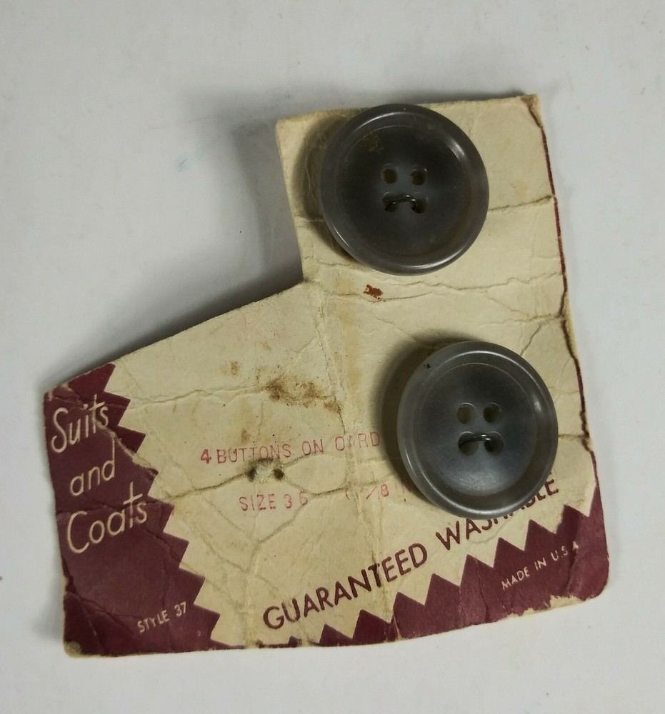LOT VINTAGE PLASTIC BUTTONS Pre-Owned