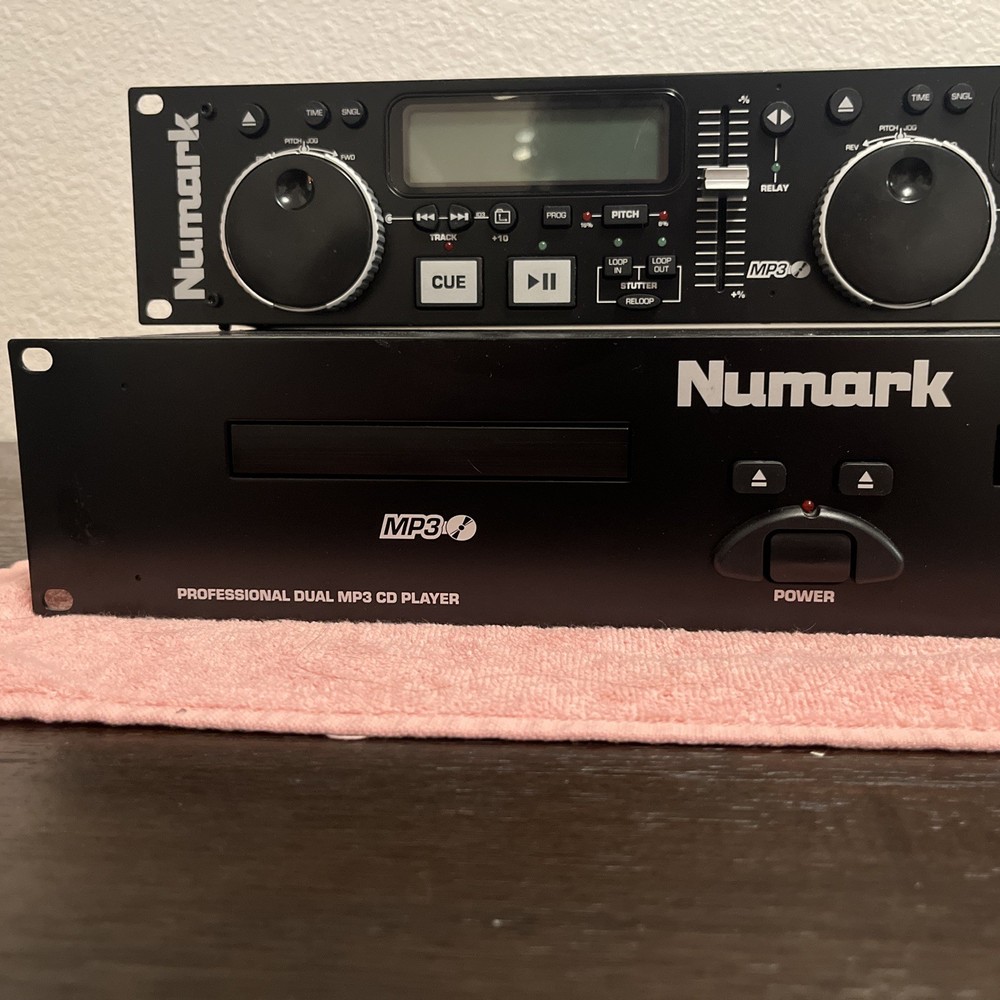 NUMARK MP302 Professional Dual MP3 CD Player With Controller. Rack-mount.