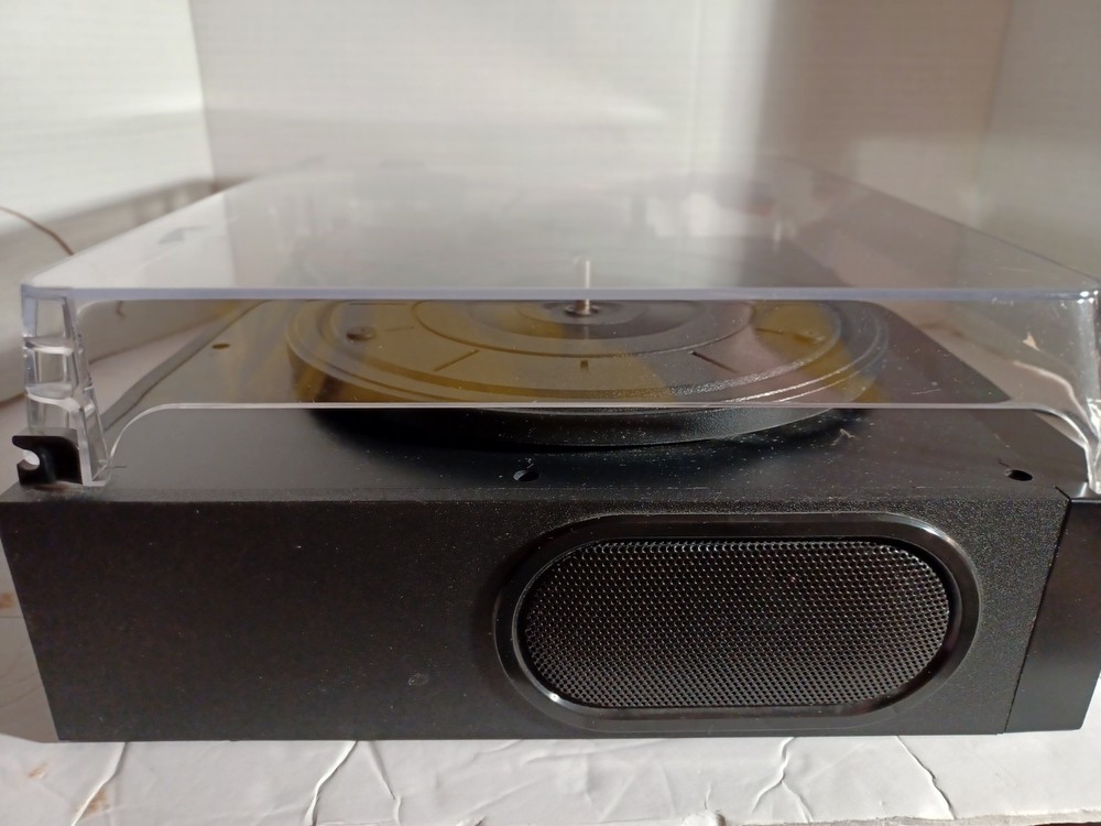1 BY ONE Record Player MD-920 In Good Condition