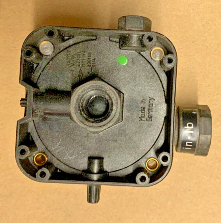 Giles 20390 Vacuum Switch, Adjustable