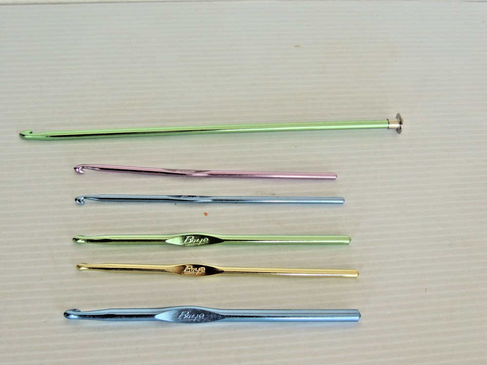 vintage crochet hooks lot