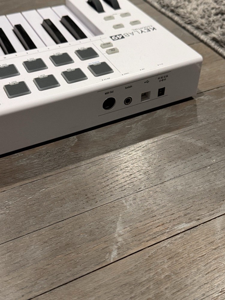 Arturia KeyLab Essential 49 Midi Keyboard Controller White