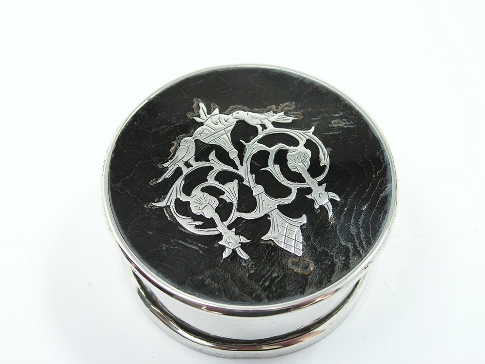 ANTIQUE TORTOISESHELL & PIQUE WORK SOLID STERLING SILVER SNUFF, PILL BOX 1918