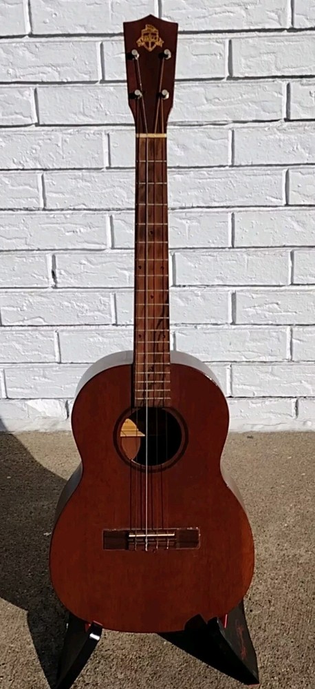 Favilla B-2 Baritone Ukulele w/HSC! -LL