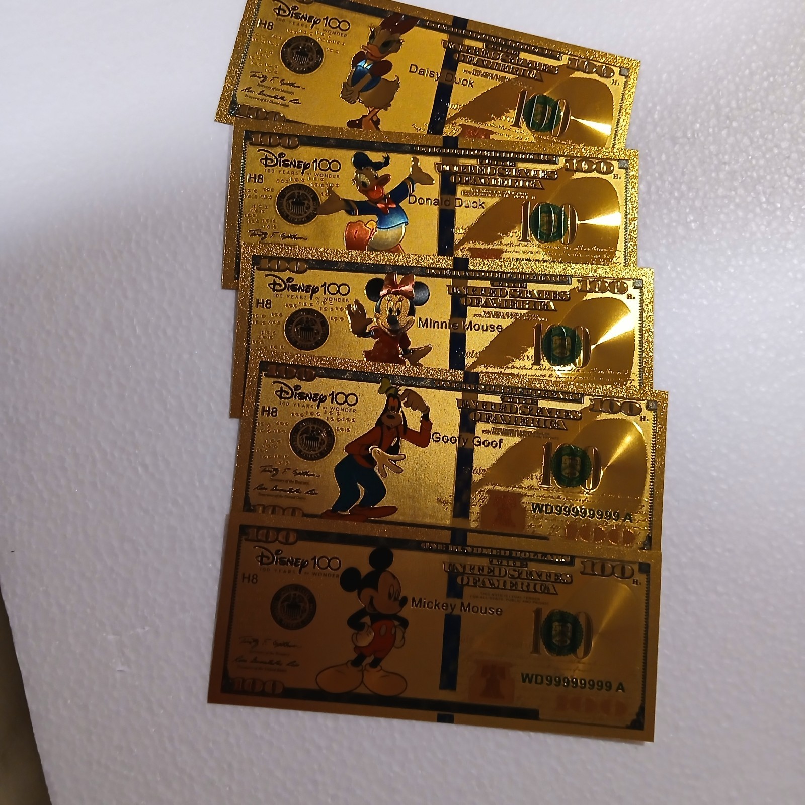 Lot of 80 novelty US coins and bills.