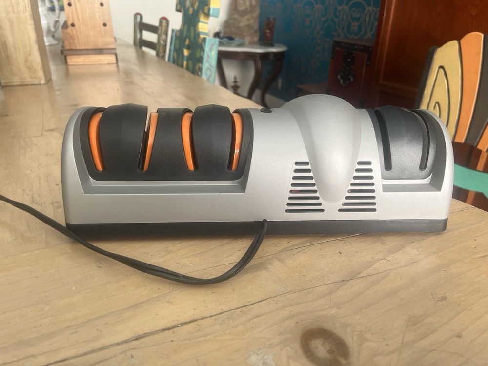 Presto Professional EverSharp 3-Stage Electric Knife Sharpener. EUC