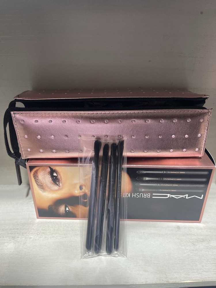 MAC Cosmetics Basic Brush Kit - Eye