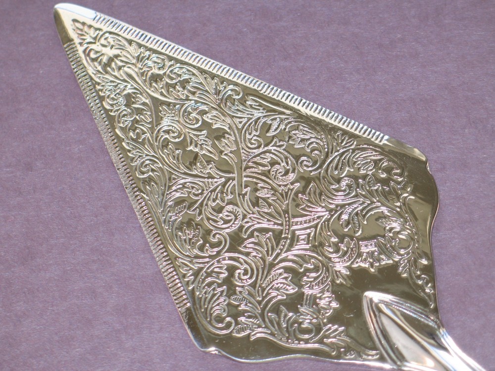 ELEGANCE SILVERPLATED CAKE SERVER MODEL E8166A