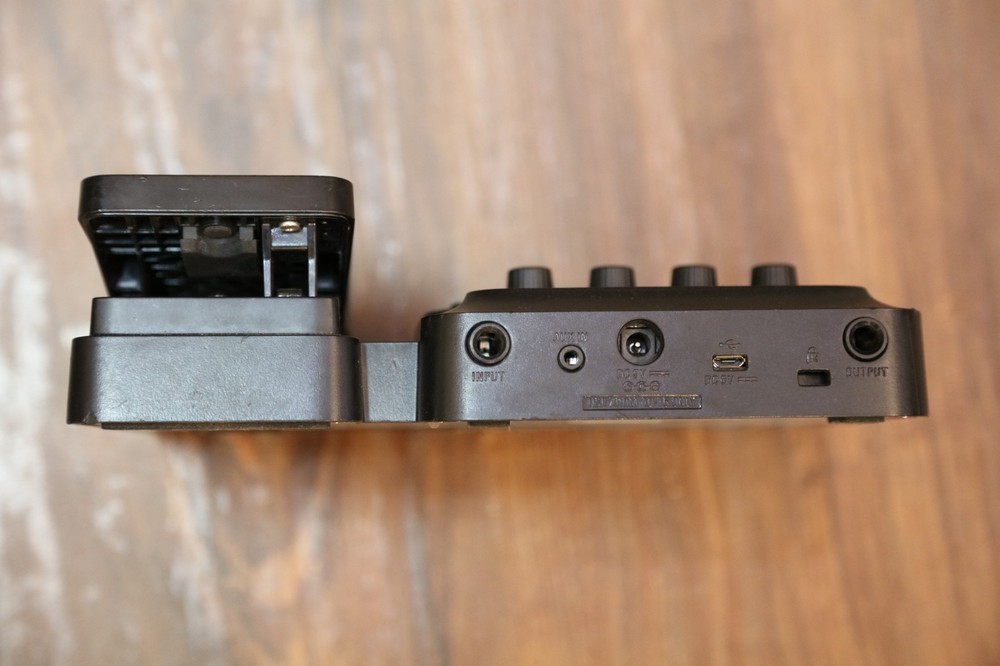 Zoom G1X FOUR Digital Multi-Effects Processor Looper with Expression Pedal