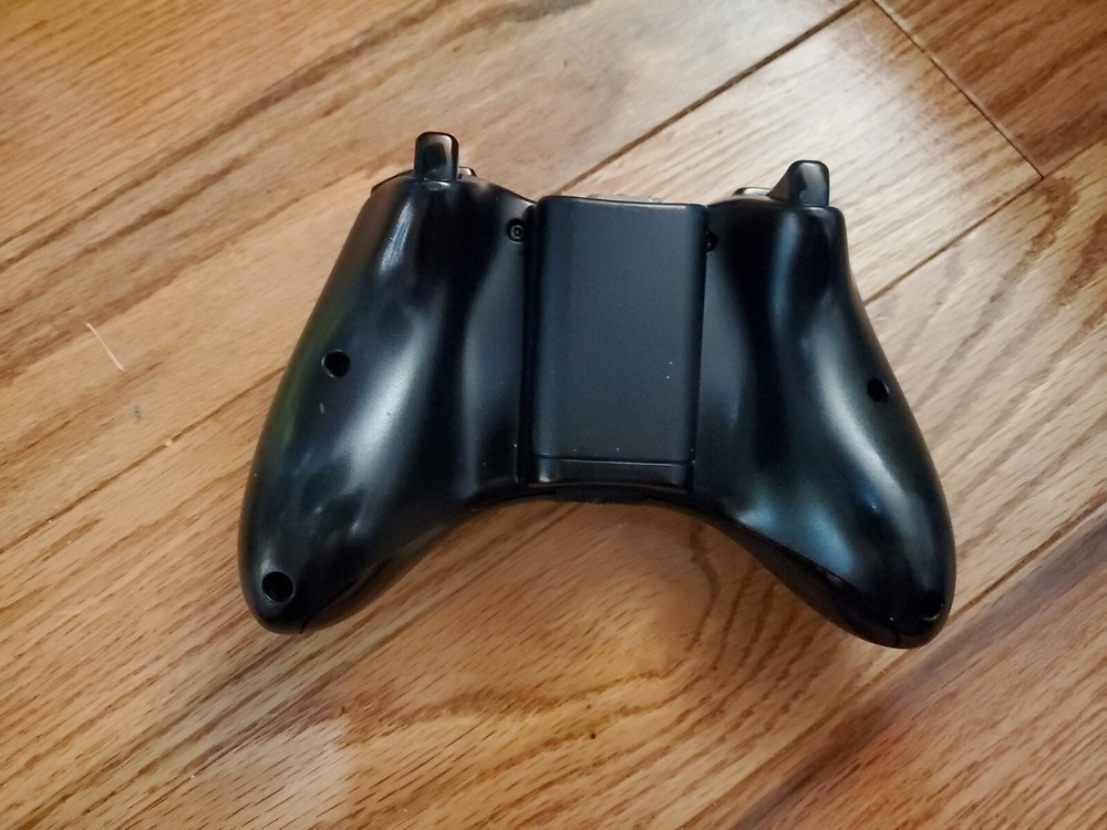 XBox X Box 360 controller PARTS needs new battery pack READ
