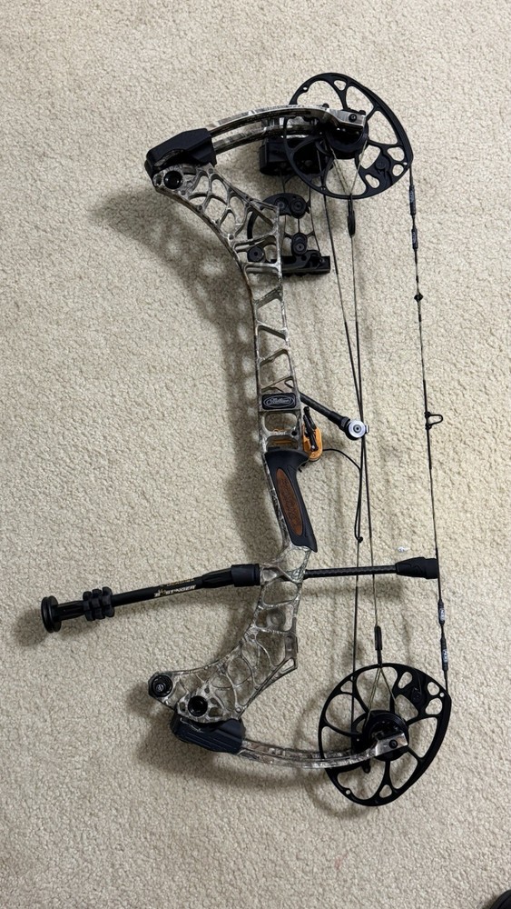 Mathews V3 27 RH Compound Bow Package