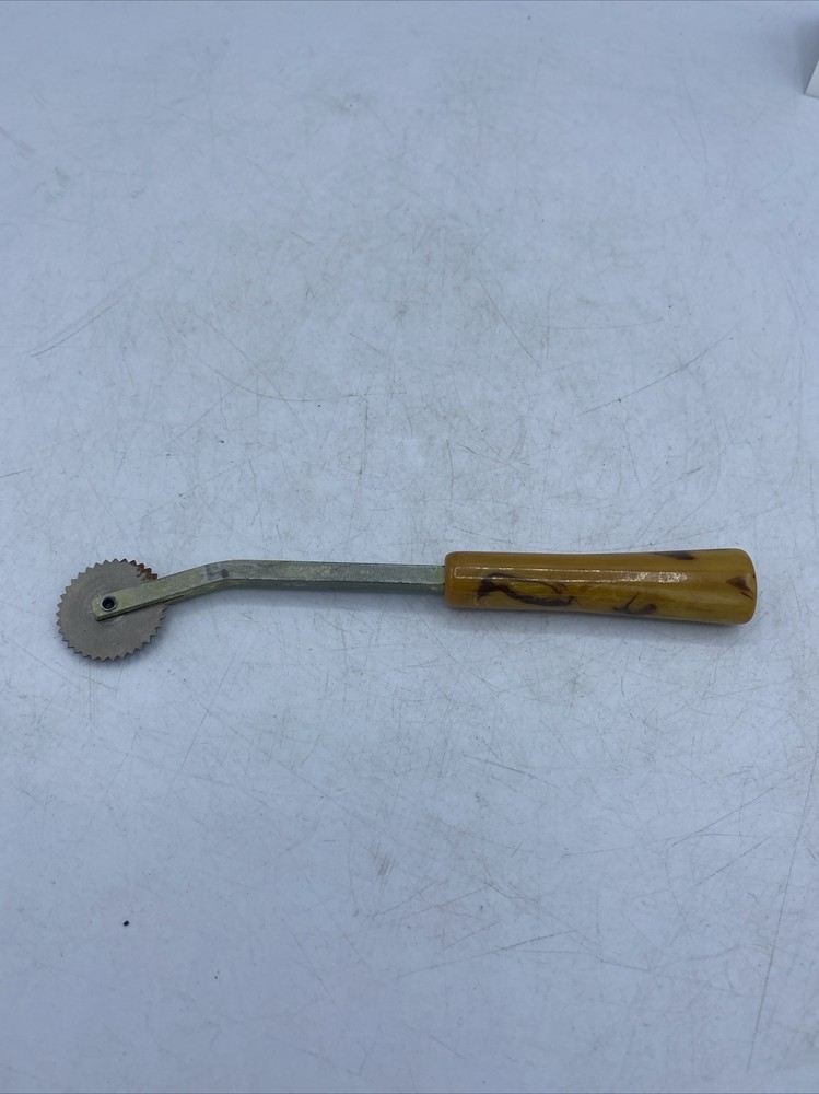 VINTAGE  Butterscotch Bakelite Tracing Wheel Seamstress Pattern Cutter Roller